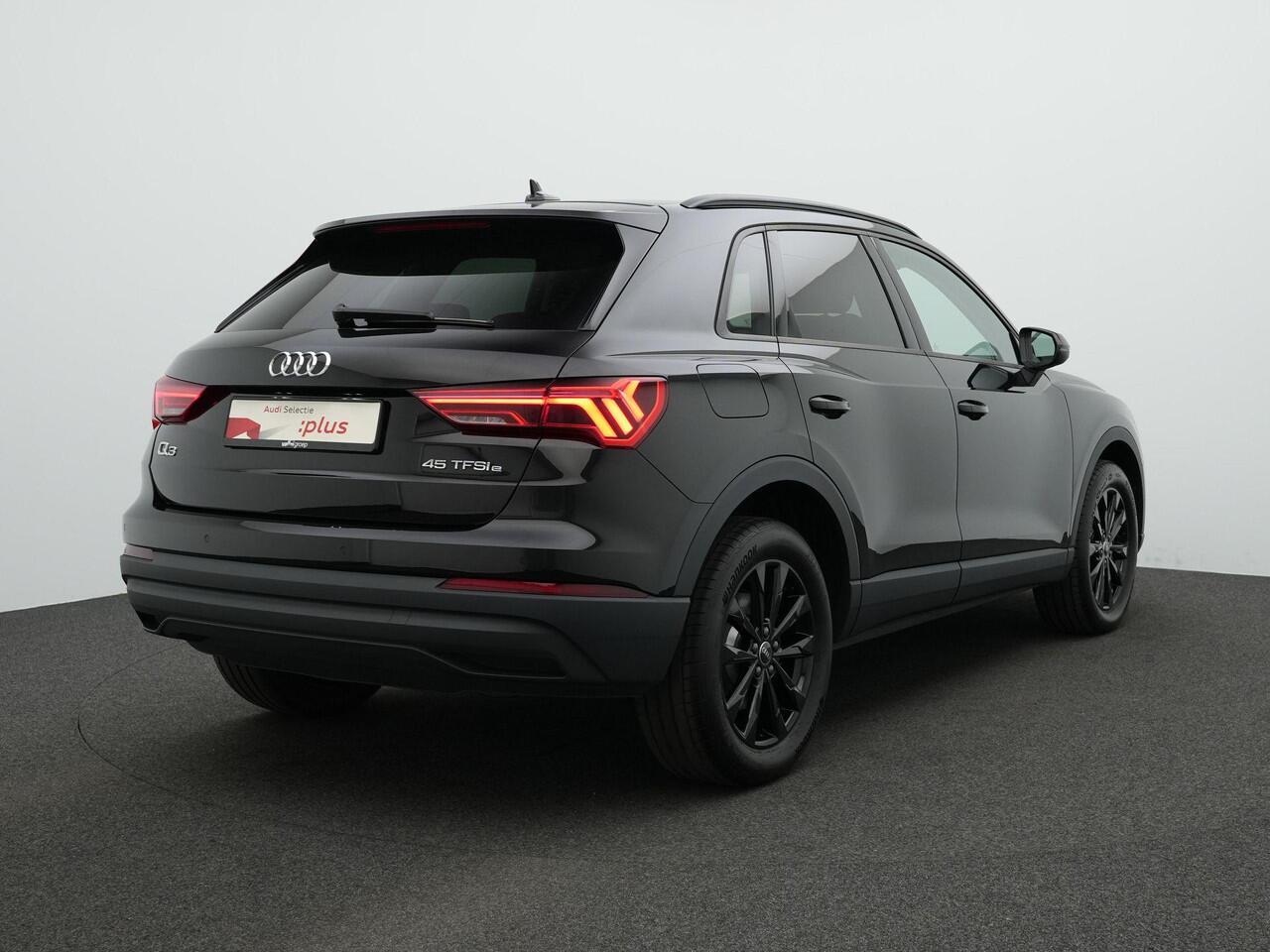 Audi Q3 45 TFSI e 245 pk Advanced edition | Stoelverwarming | Navigatie | Parkeersensoren voor/achter | Standkachel | 18 inch