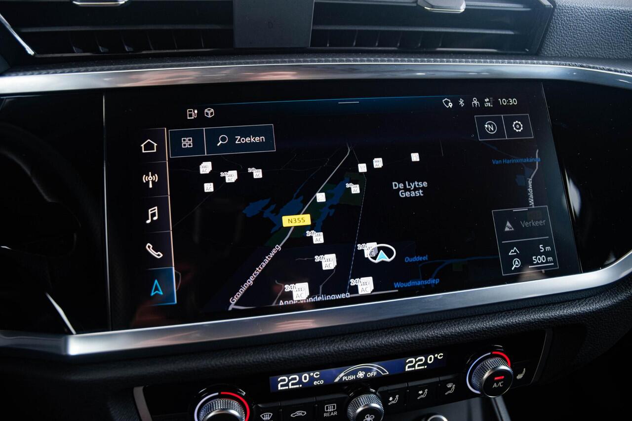 Audi Q3 45 TFSI e S edition Stoelenverwarming voor - Sportstoelen - Achterbank plus - Audi virtual cockpit plus - Parkeerhulp plus - Cruise control - Audi drive select - Automatisch bedienbare achterklep - Binnenspiegel automatisch dimmend -