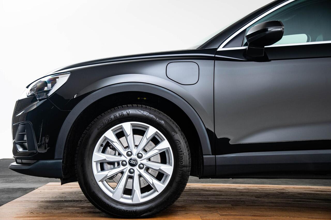 Audi Q3 45 TFSI e S edition Stoelenverwarming voor - Sportstoelen - Achterbank plus - Audi virtual cockpit plus - Parkeerhulp plus - Cruise control - Audi drive select - Automatisch bedienbare achterklep - Binnenspiegel automatisch dimmend -