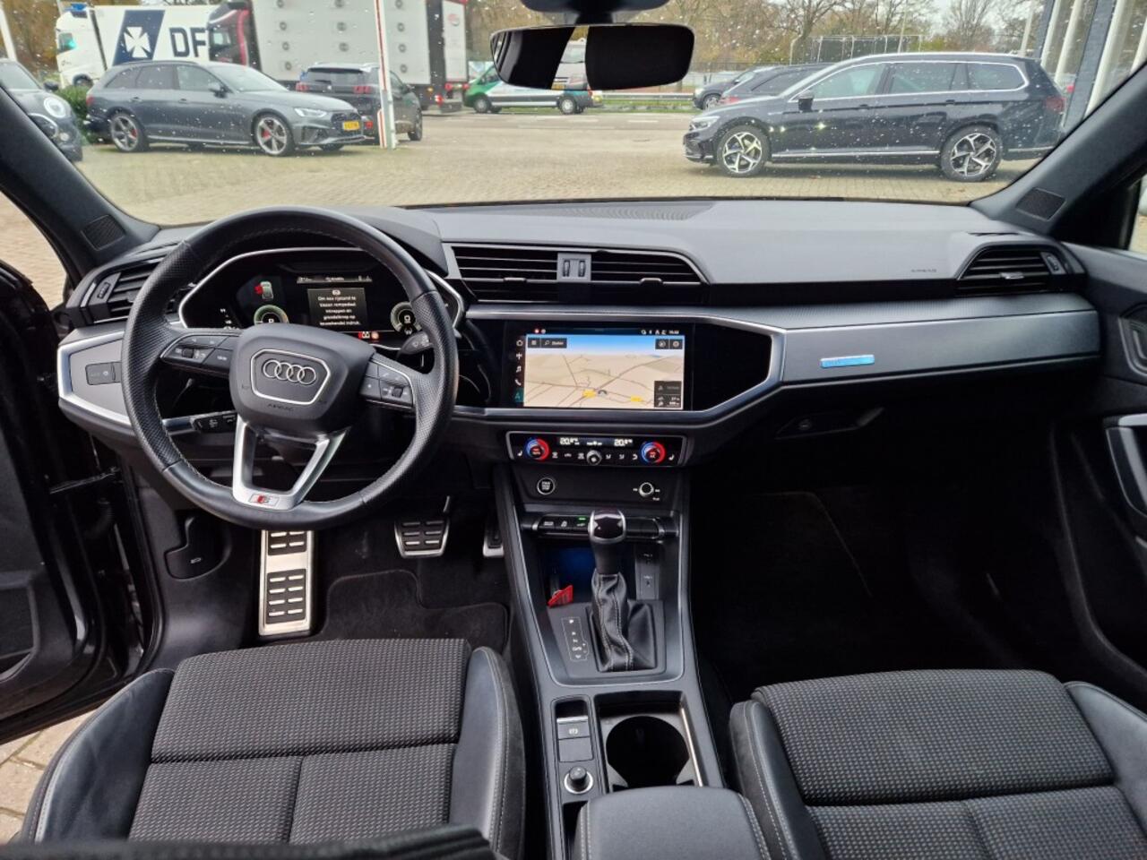 Audi Q3 45 TFSIe 245pk S-Line BlackL.Virtual Navi Apple Camera Leder Hybride