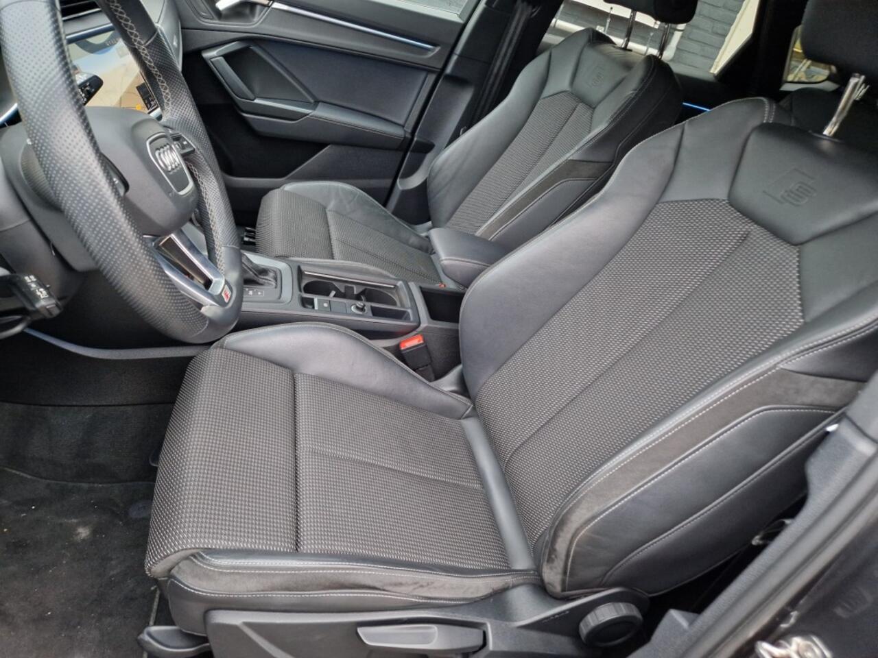 Audi Q3 45 TFSIe 245pk S-Line BlackL.Virtual Navi Apple Camera Leder Hybride