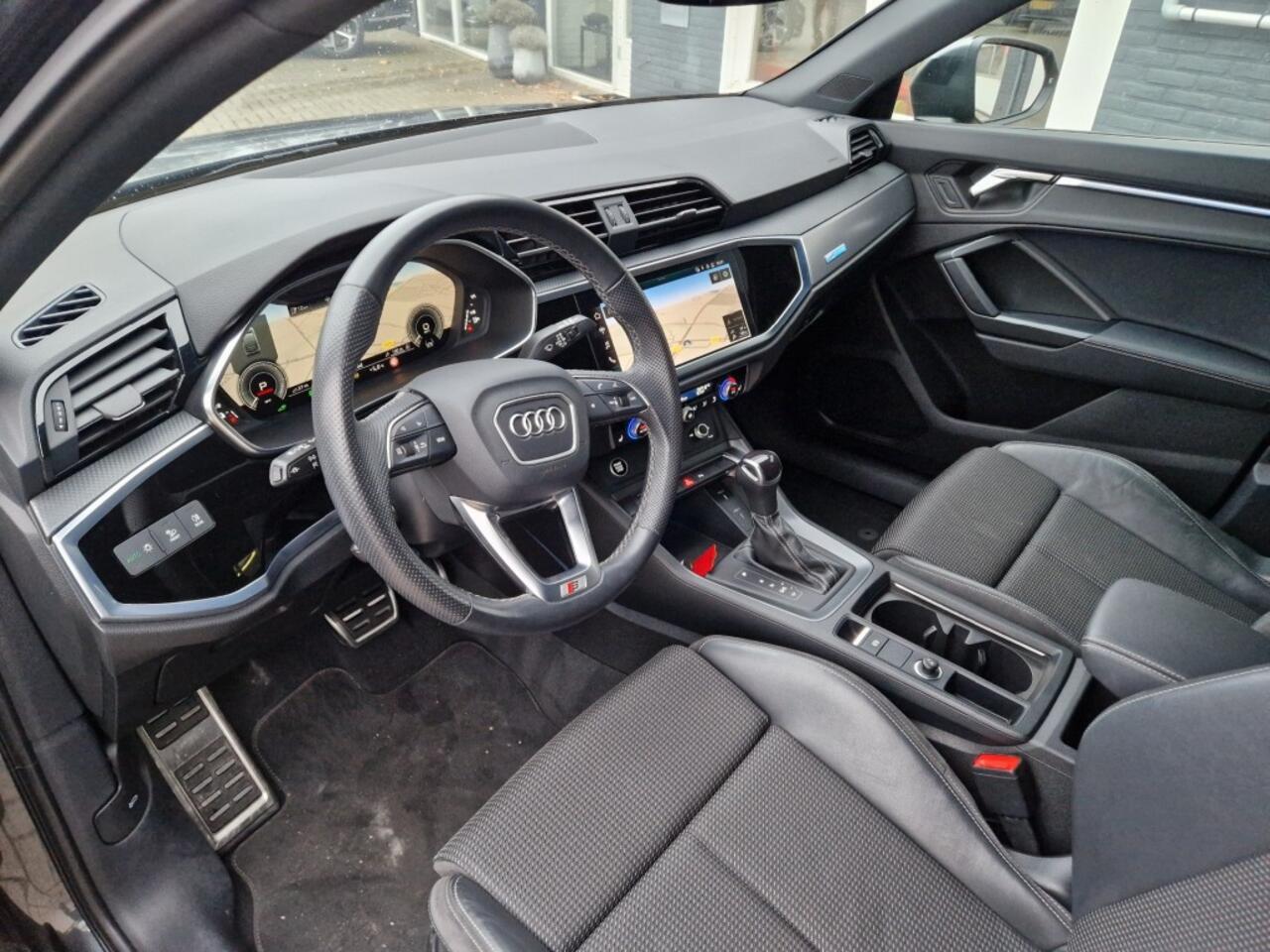 Audi Q3 45 TFSIe 245pk S-Line BlackL.Virtual Navi Apple Camera Leder Hybride