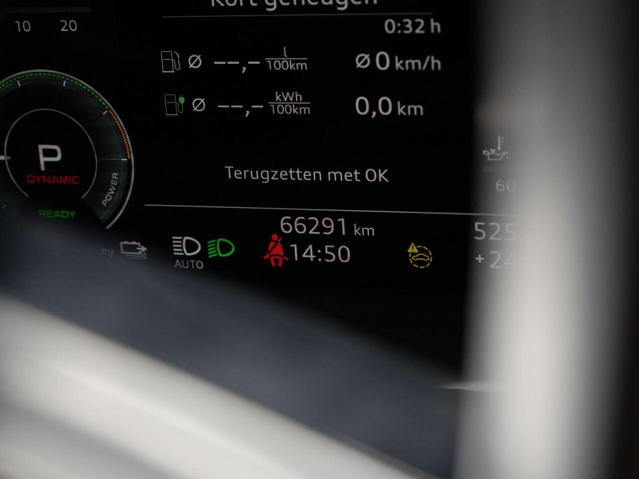 Audi Q3 Sportback 45 TFSI e 245 pk S-Line | Panoramadak | Achteruitrijcamera | Stoelverwarming | Adaptive Cruise