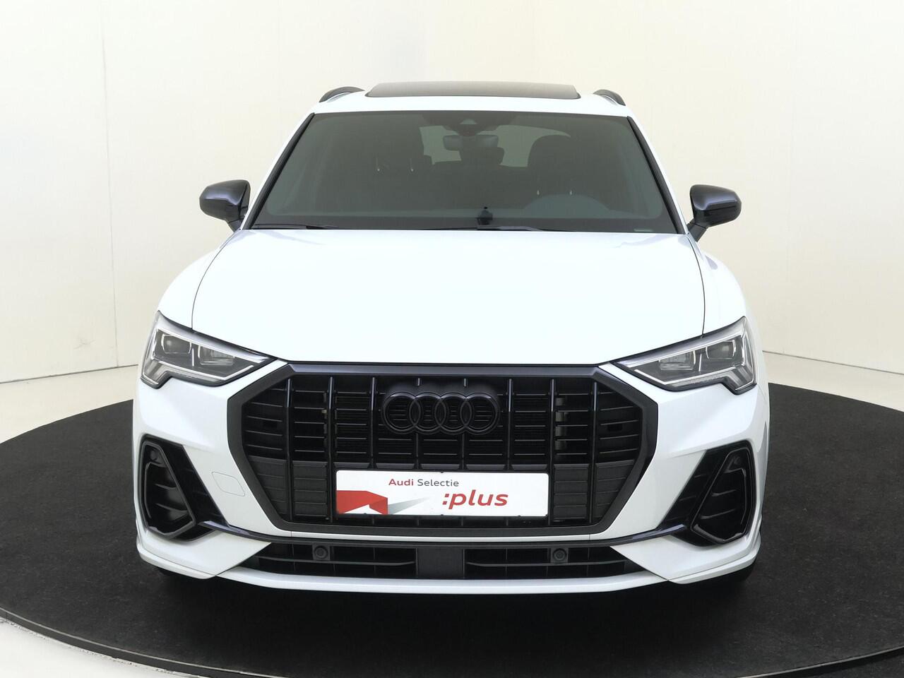 Audi Q3 45 TFSI e S edition | Panoramadak | Trekhaak | SONOS audio | Achteruitrijcamera | Dodehoek detectie | Keyless | Audi virtual cockpit |