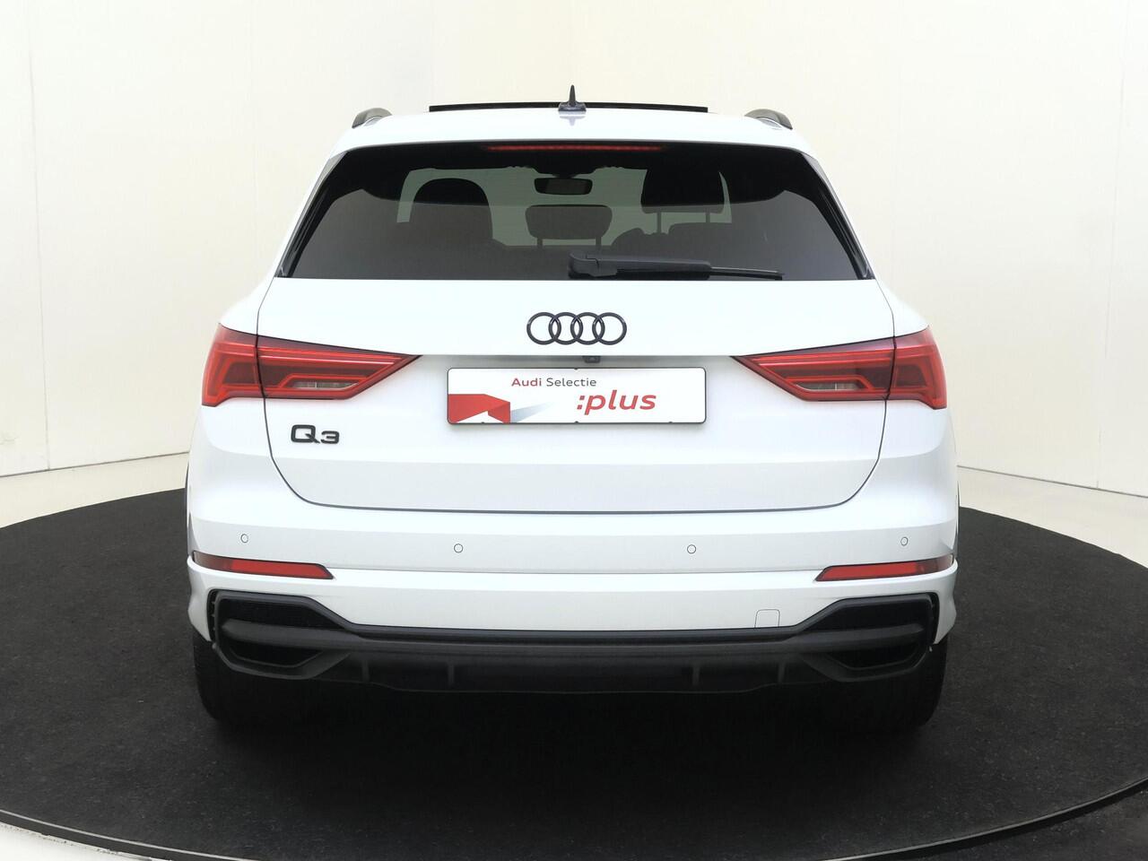 Audi Q3 45 TFSI e S edition | Panoramadak | Trekhaak | SONOS audio | Achteruitrijcamera | Dodehoek detectie | Keyless | Audi virtual cockpit |