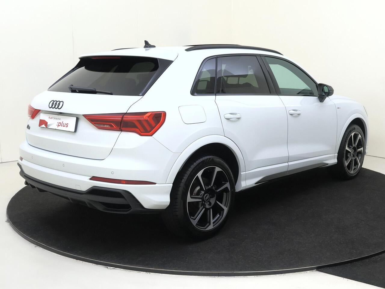 Audi Q3 45 TFSI e S edition | Panoramadak | Trekhaak | SONOS audio | Achteruitrijcamera | Dodehoek detectie | Keyless | Audi virtual cockpit |