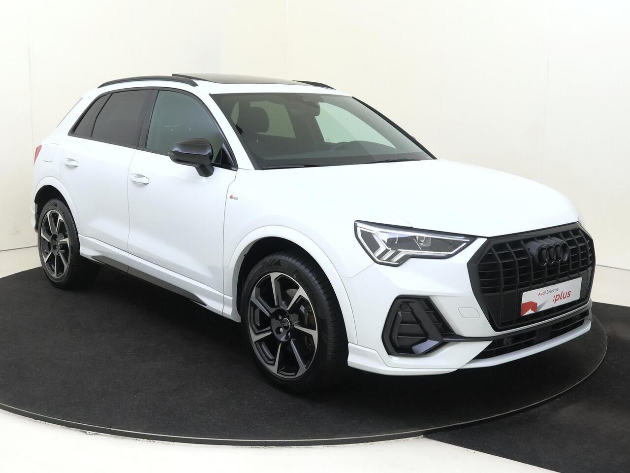 Audi Q3 45 TFSI e S edition | Panoramadak | Trekhaak | SONOS audio | Achteruitrijcamera | Dodehoek detectie | Keyless | Audi virtual cockpit |