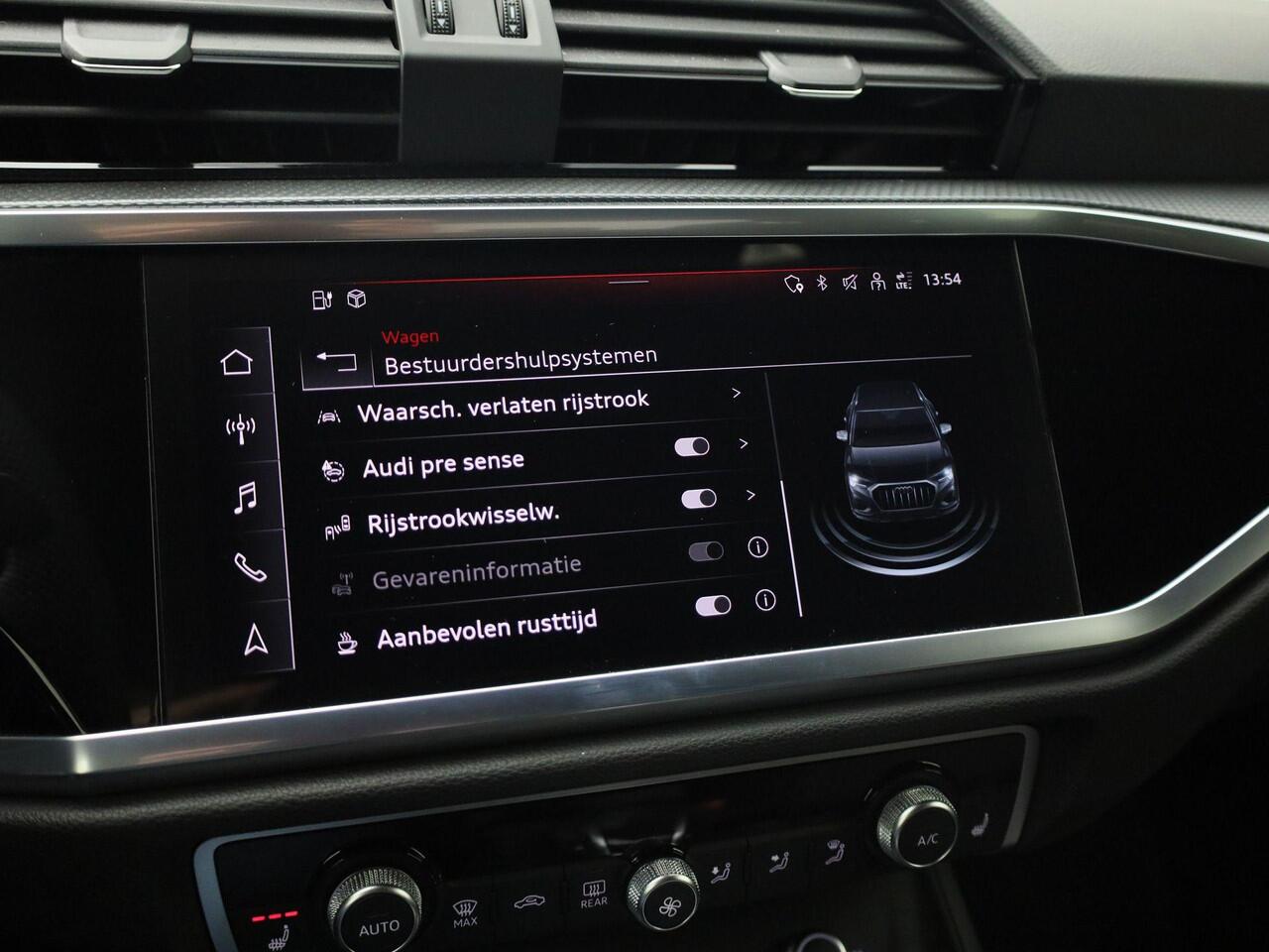 Audi Q3 45 TFSIe 245pk S Line interieur · Leder/stof · Adaptive Cruise Control · 19"Lmv · Navigatie · Stoelverwarming ·