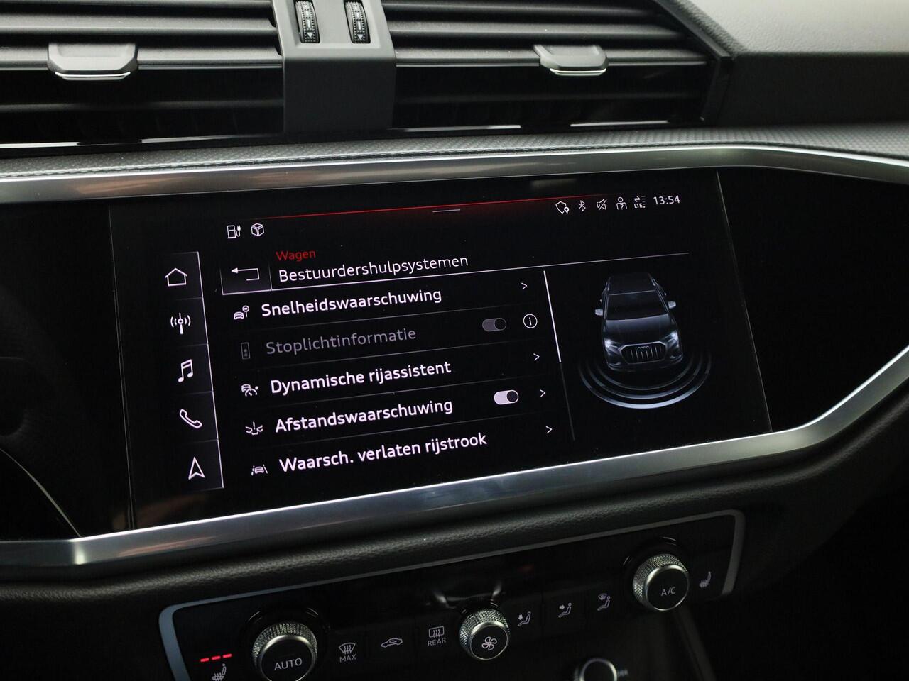 Audi Q3 45 TFSIe 245pk S Line interieur · Leder/stof · Adaptive Cruise Control · 19"Lmv · Navigatie · Stoelverwarming ·