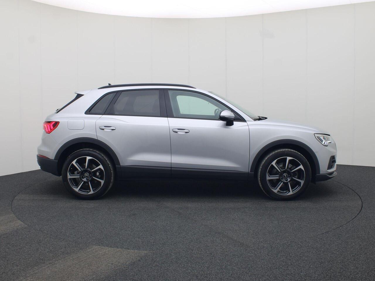 Audi Q3 45 TFSIe 245pk S Line interieur · Leder/stof · Adaptive Cruise Control · 19"Lmv · Navigatie · Stoelverwarming ·