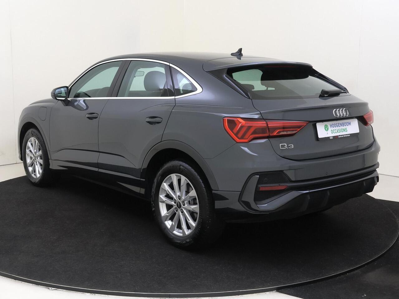 Audi Q3 Sportback 45 TFSI e Business Edition | Dodehoek detectie | Navigatie Plus | Adaptieve cruise control | CarPlay | Full LED verlichting | Parkeersensoren | Elektrisch inklapbare buitenspiegels |