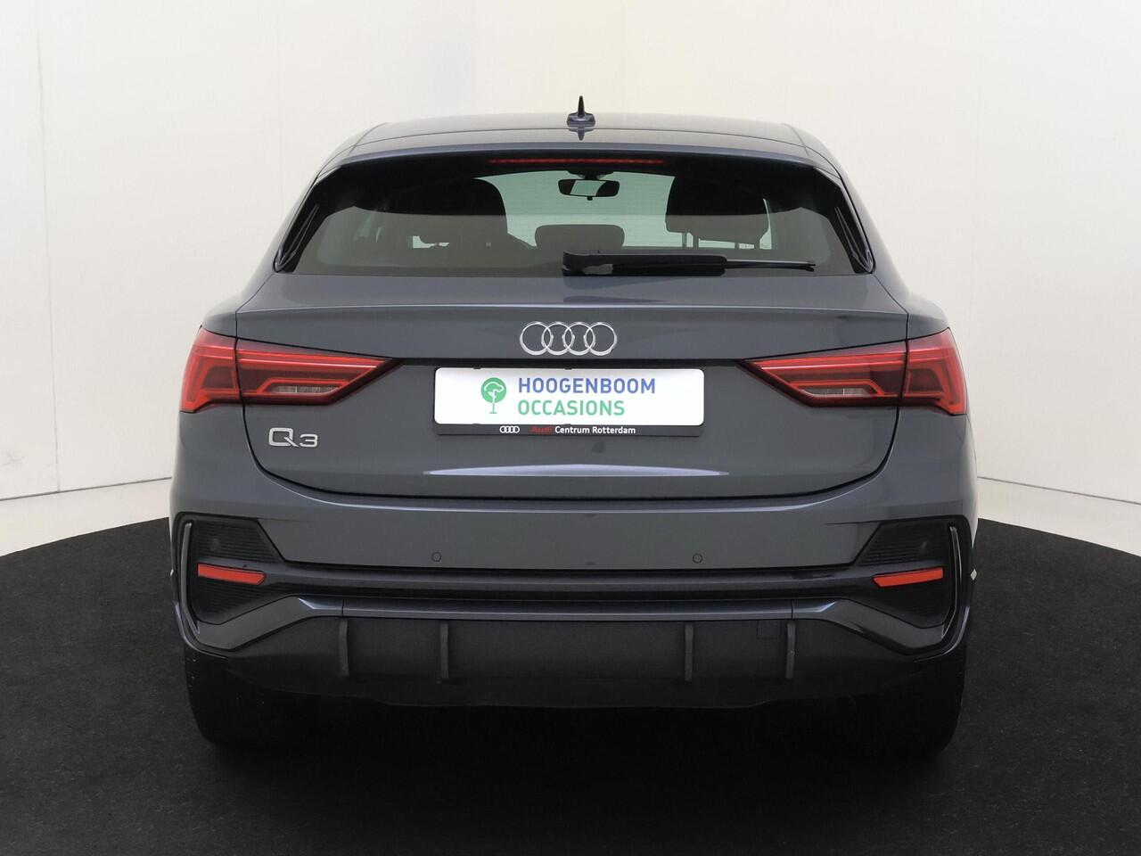 Audi Q3 Sportback 45 TFSI e Business Edition | Dodehoek detectie | Navigatie Plus | Adaptieve cruise control | CarPlay | Full LED verlichting | Parkeersensoren | Elektrisch inklapbare buitenspiegels |
