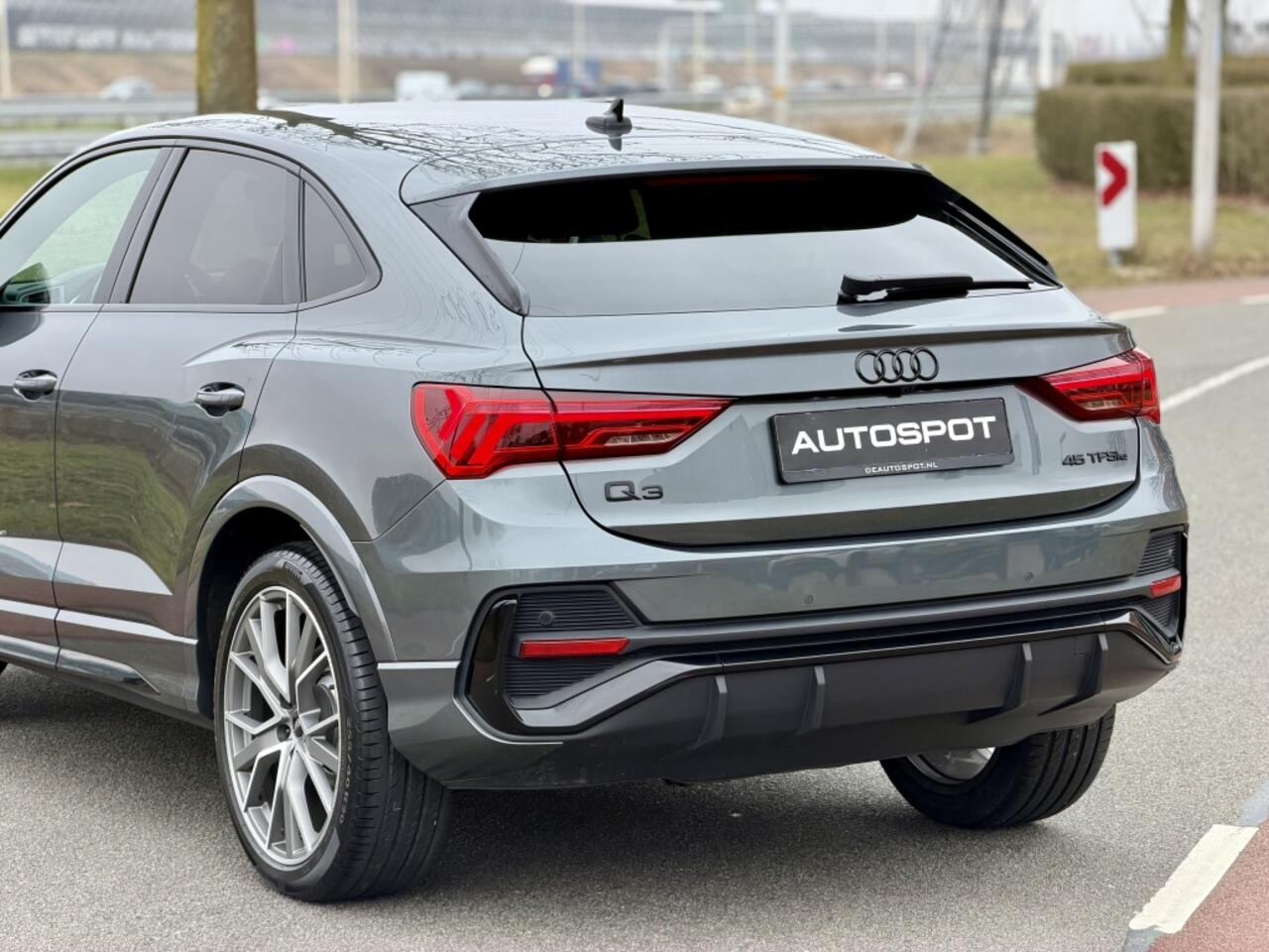 Audi Q3 Sportback 45 TFSI e S-Line 245 Pk Black Ed. ACC Keyless Navi Leder Camera