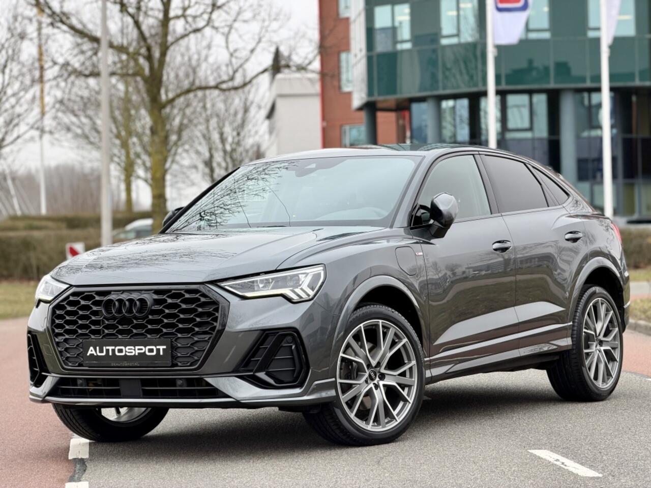 Audi Q3 Sportback 45 TFSI e S-Line 245 Pk Black Ed. ACC Keyless Navi Leder Camera