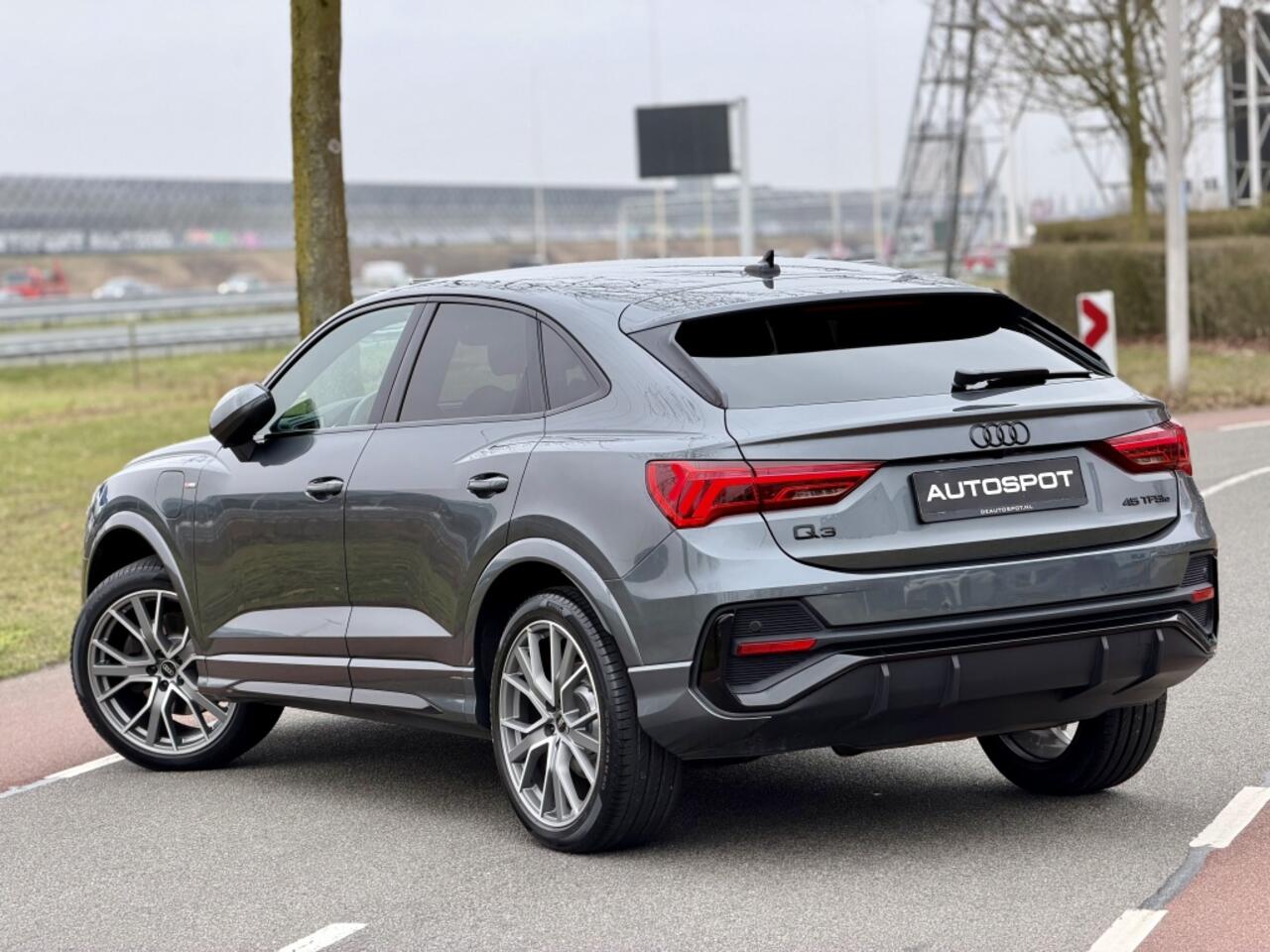 Audi Q3 Sportback 45 TFSI e S-Line 245 Pk Black Ed. ACC Keyless Navi Leder Camera