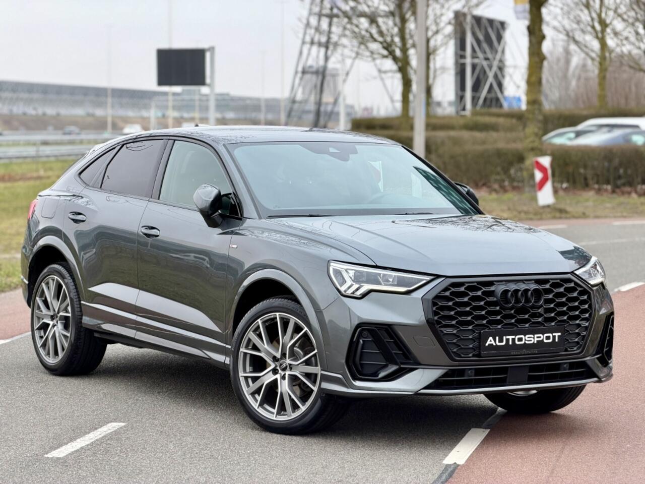 Audi Q3 Sportback 45 TFSI e S-Line 245 Pk Black Ed. ACC Keyless Navi Leder Camera