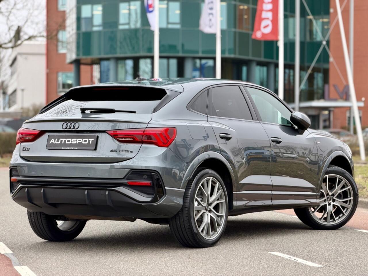 Audi Q3 Sportback 45 TFSI e S-Line 245 Pk Black Ed. ACC Keyless Navi Leder Camera