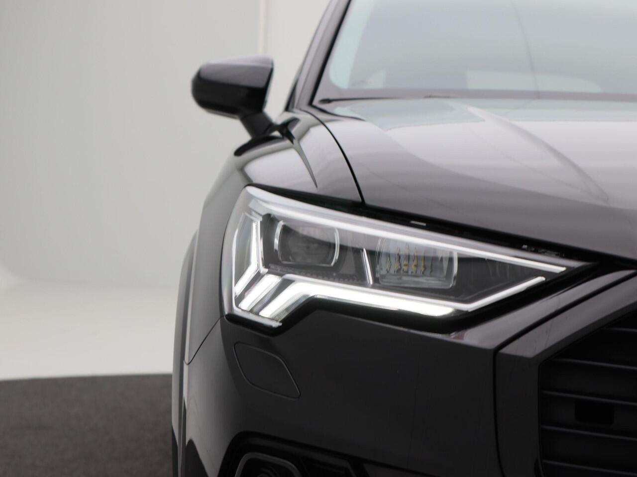 Audi Q3 45 TFSi e 245 Pk Automaat S-Line | Panoramadak | Zwart Optiek | Trekhaak Elektrisch | Virtual Cockpit | Sonos | LED | 20 Inch | 73.860 Km