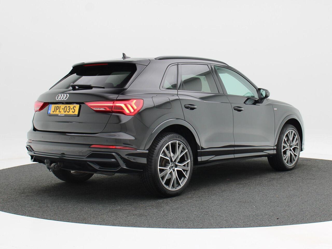 Audi Q3 45 TFSi e 245 Pk Automaat S-Line | Panoramadak | Zwart Optiek | Trekhaak Elektrisch | Virtual Cockpit | Sonos | LED | 20 Inch | 73.860 Km