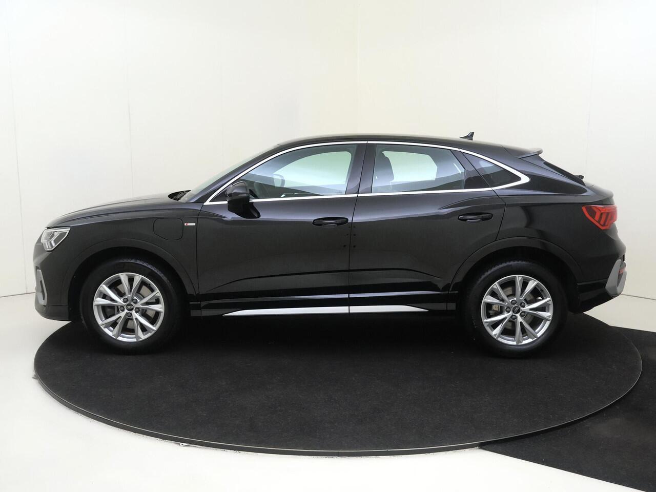 Audi Q3 Sportback 45 TFSI e S Edition | Achteruitrijcamera | Cruise Control | Dodehoek detectie | Keyless | CarPlay | Navigatie | Audi virtual cockpit |