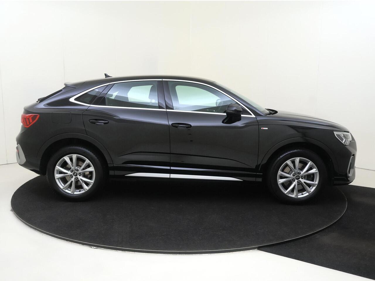 Audi Q3 Sportback 45 TFSI e S Edition | Achteruitrijcamera | Cruise Control | Dodehoek detectie | Keyless | CarPlay | Navigatie | Audi virtual cockpit |