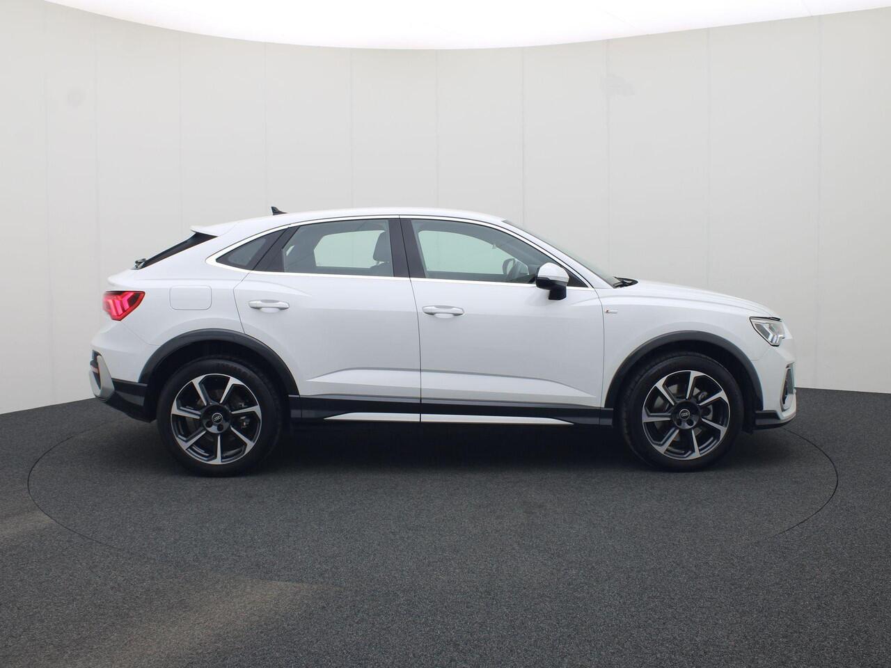 Audi Q3 Sportback 45 TFSIe 245PK S Edition · Navigatie · Camera · Apple/Android Car Play · Adaptive Cruise Control