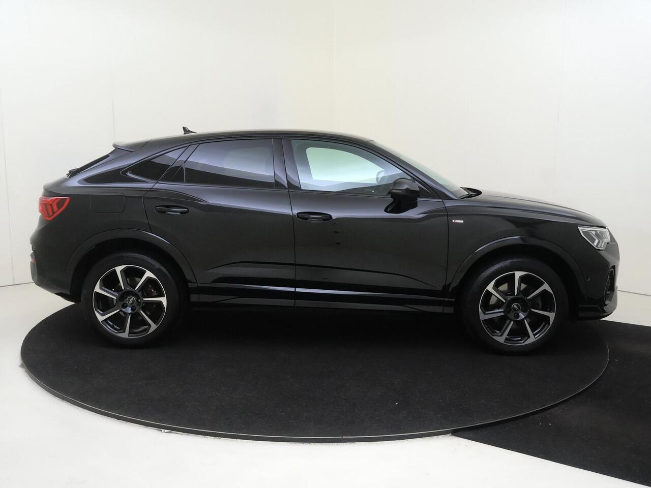 Audi Q3 Sportback 45 TFSI e S edition | SoH 90% | Achteruitrijcamera | Lederen bekleding | Adaptieve cruise control | Dodehoek detectie | Keyless | Stoelverwarming | Navigatie |