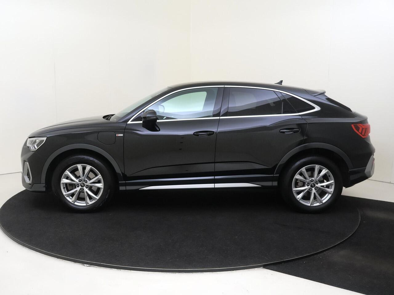 Audi Q3 Sportback 45 TFSI e S Edition | SoH 94% | Lederen bekleding | Achteruitrijcamera | Cruise Control | CarPlay | Navigatie | Audi virtual cockpit | Stoelverwarming |