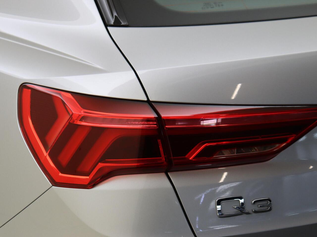 Audi Q3 45 TFSI e Advanced edition | SoH 90% | Trekhaak | Lederen bekleding | Adaptieve cruise control | Parkeersensoren achter | Audi virtual cockpit | CarPlay | Stoelverwarming |