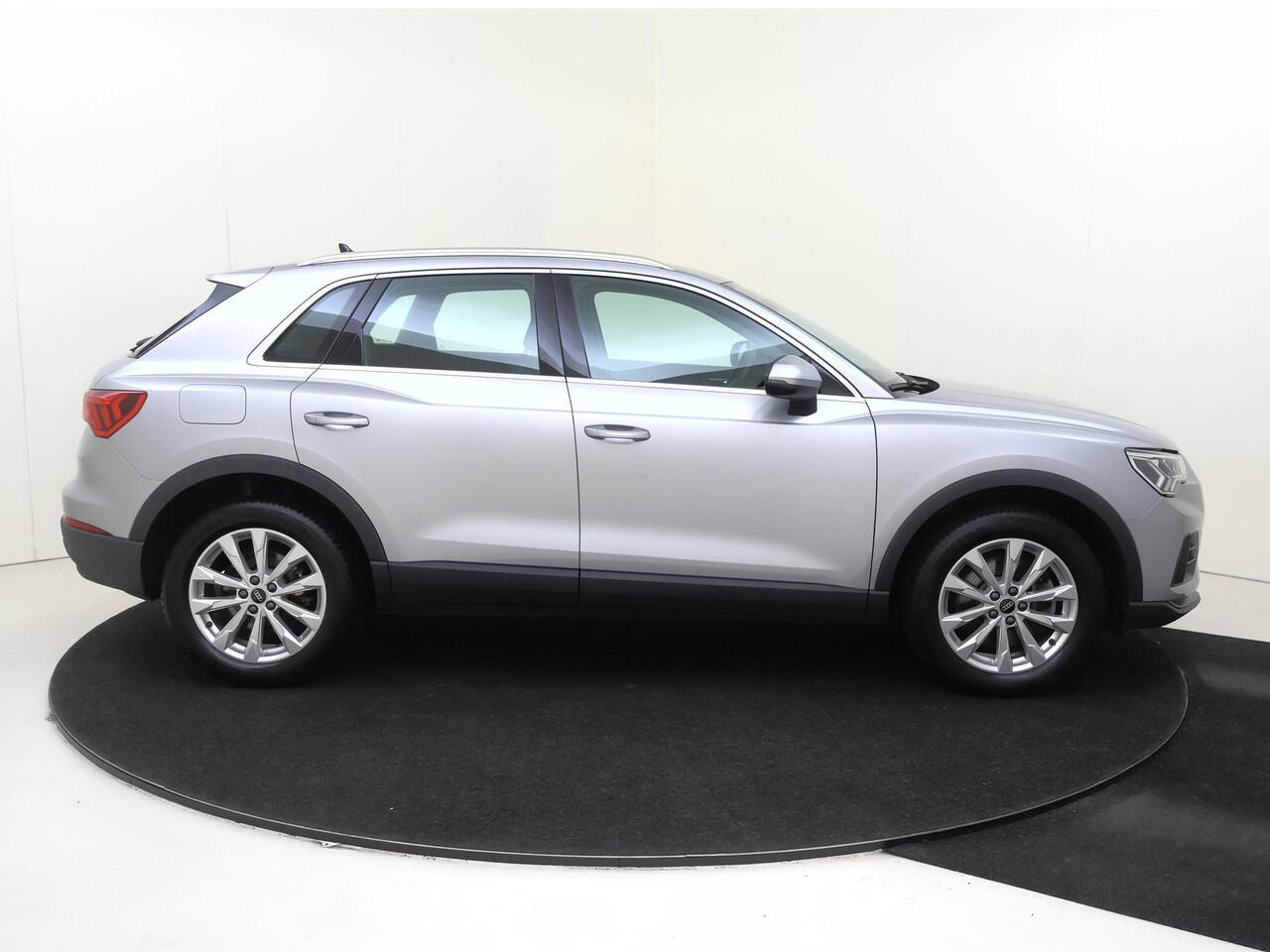 Audi Q3 45 TFSI e Advanced edition | SoH 90% | Trekhaak | Lederen bekleding | Adaptieve cruise control | Parkeersensoren achter | Audi virtual cockpit | CarPlay | Stoelverwarming |