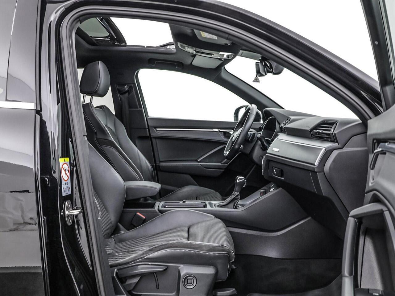 Audi Q3 Sportback 45 TFSIe 245pk S-tronic S Edition · Camera · Panoramadak · Keyless · Apple/Android Car Play · Trekhaak Wegklapbaar · 19'' Inch ·