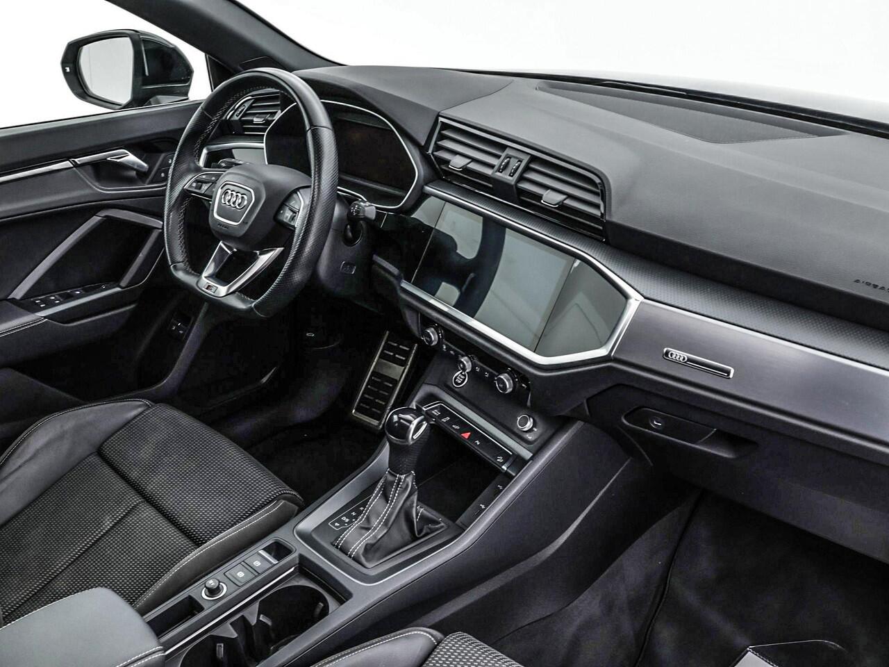 Audi Q3 Sportback 45 TFSIe 245pk S-tronic S Edition · Camera · Panoramadak · Keyless · Apple/Android Car Play · Trekhaak Wegklapbaar · 19'' Inch ·