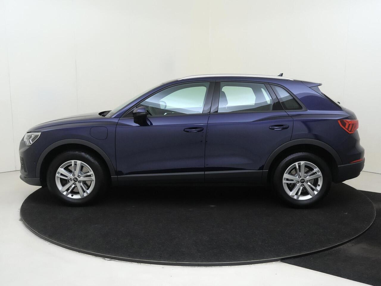 Audi Q3 45 TFSI e Advanced edition | SoH 92% | Trekhaak | S-line interieur | Parkeerassistent | Stoelverwarming | Navigatie Plus | Adaptieve cruise control | Dodehoek detectie |