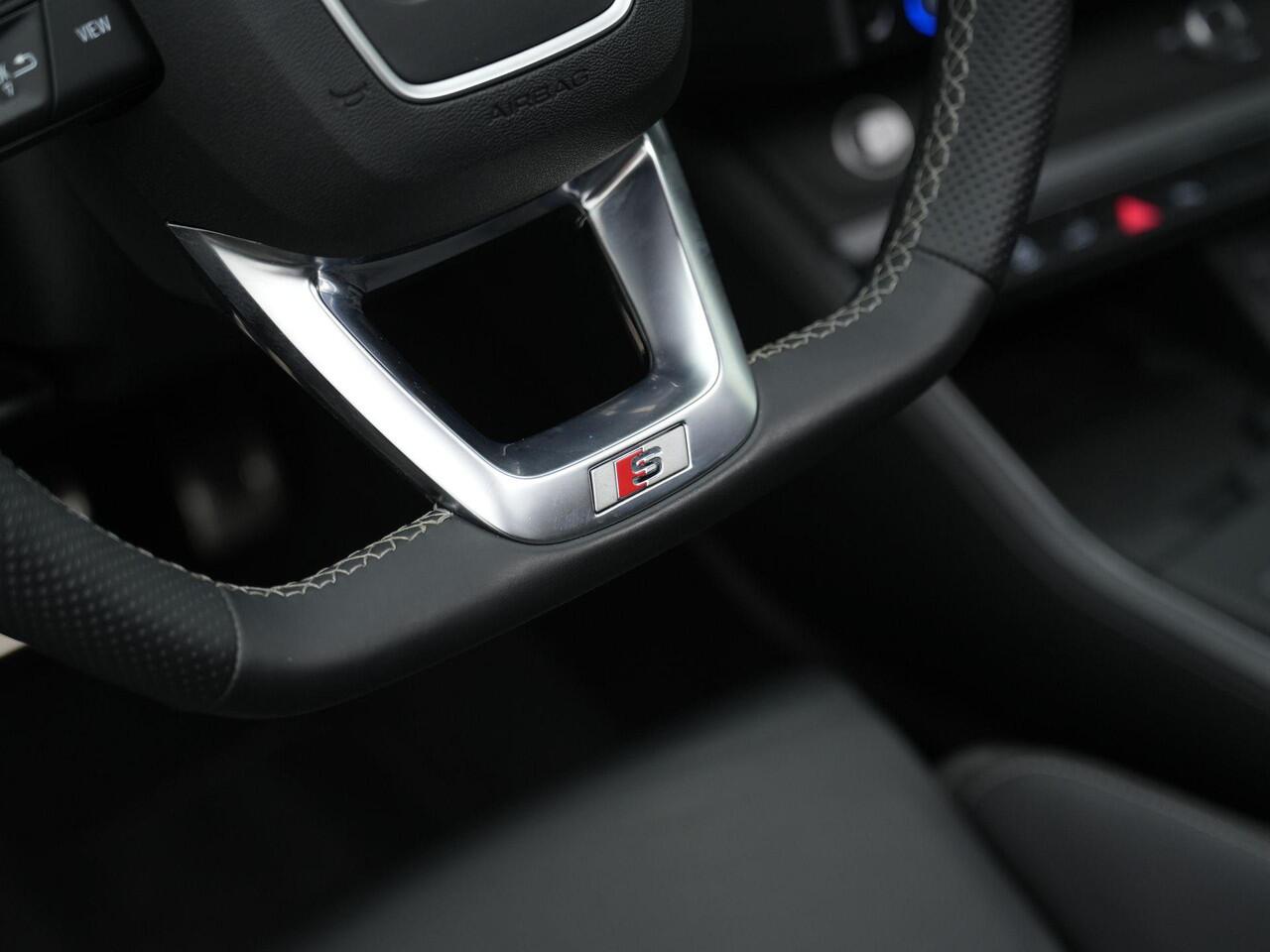 Audi Q3 45 TFSI e 245 pk S-tronic S-Line | Panoramadak | Leder | Stoelverwarming | Adaptive Cruise | Navigatie | Parkeersensoren voor/achter
