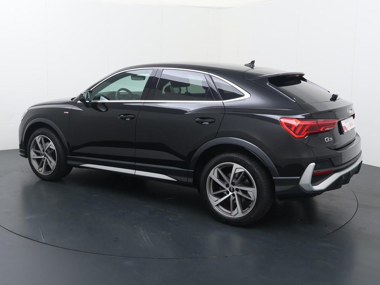 Audi Q3 Sportback 35 TFSI S Edition | 150 PK | Automaat | Adaptive cruise control | Achteruitrijcamera | 19" LM velgen |
