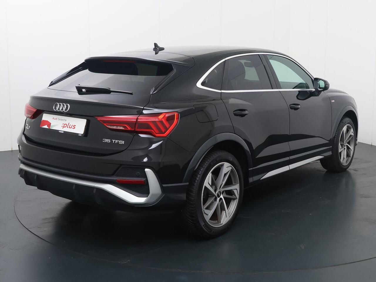 Audi Q3 Sportback 35 TFSI S Edition | 150 PK | Automaat | Adaptive cruise control | Achteruitrijcamera | 19" LM velgen |