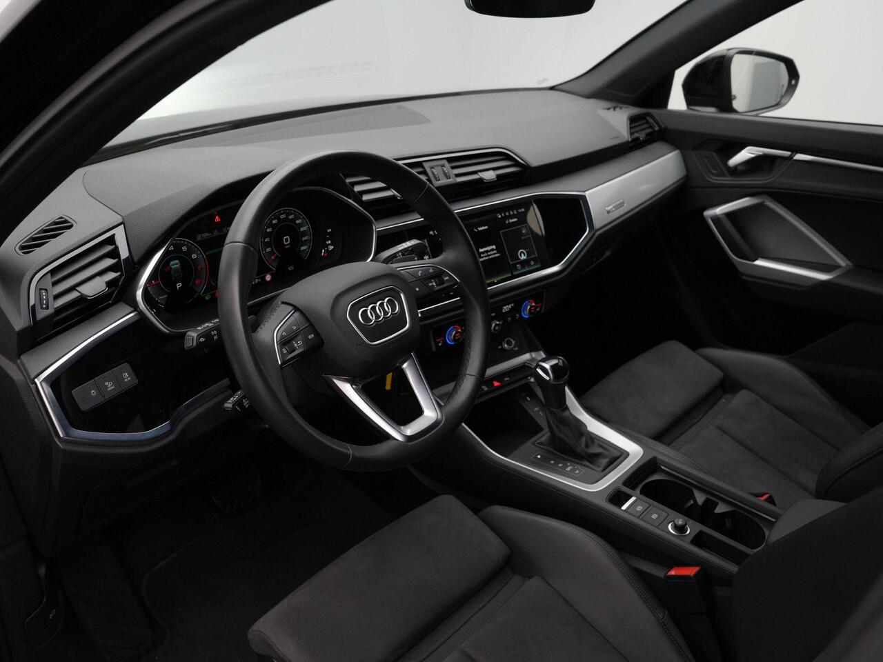 Audi Q3 35 TFSI 150 pk S-tronic Advanced edition / S-Line | Panoramadak | Trekhaak | Achteruitrijcamera | Leder/alcantara | Stoelverwarming