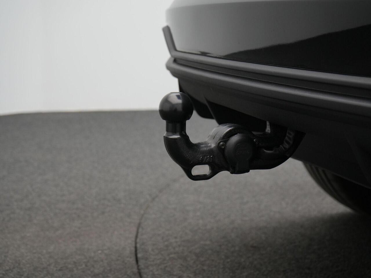 Audi Q3 35 TFSI 150 pk S-tronic Advanced edition / S-Line | Panoramadak | Trekhaak | Achteruitrijcamera | Leder/alcantara | Stoelverwarming