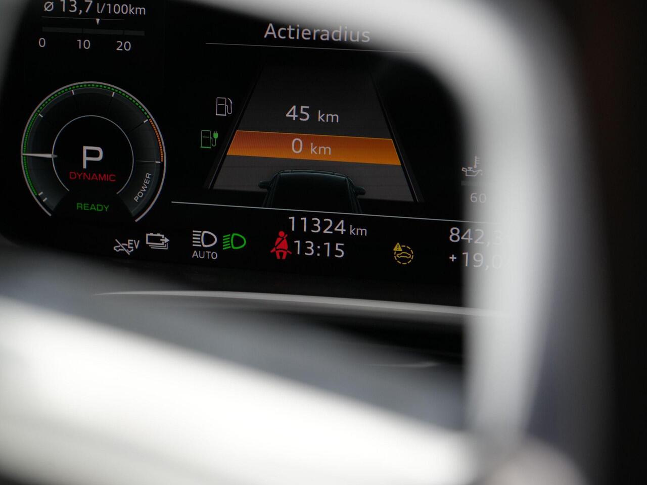 Audi Q3 45 TFSI e 245 pk S-tronic S-Line | Achteruitrijcamera | Navigatie | Adaptive Cruise