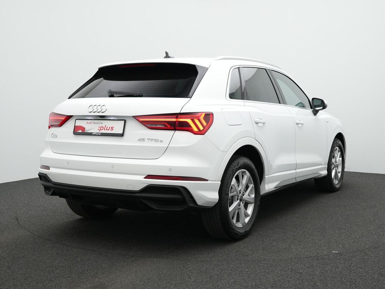 Audi Q3 45 TFSI e 245 pk S-tronic S-Line | Achteruitrijcamera | Navigatie | Adaptive Cruise