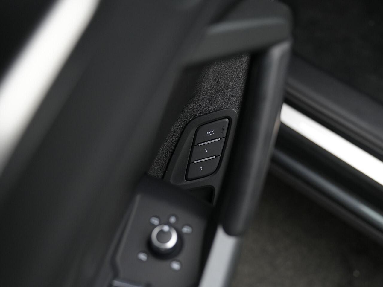 Audi Q3 Sportback 45 TFSI e 245 pk S-tronic S-Line | Panoramadak | Geheugenstoel | Rondomzicht camera | Alcantara delen | Navigatie