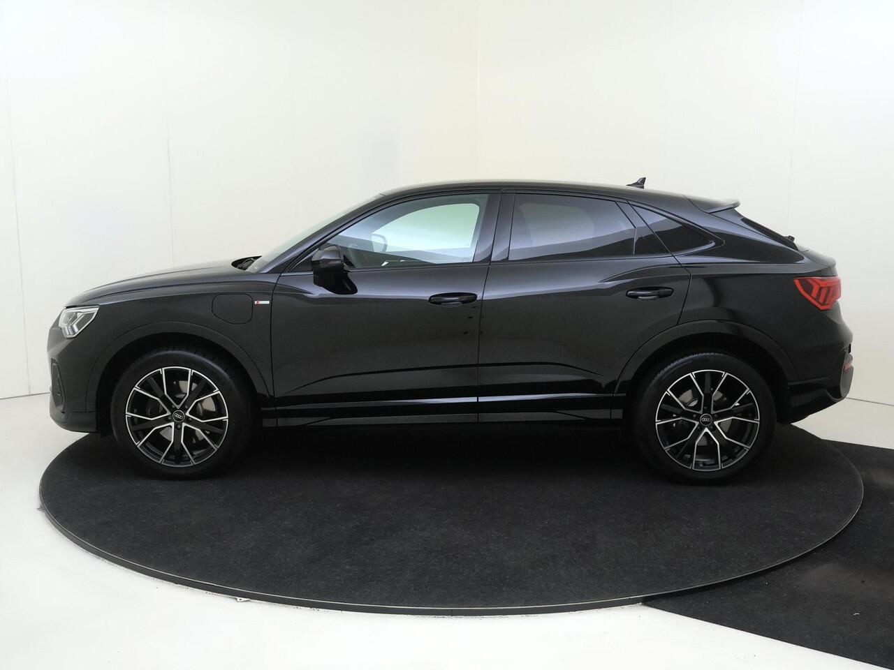 Audi Q3 Sportback 45 TFSI e S Edition | SOH 89% | Achteruitrijcamera | Dodehoek detectie | Keyless | Audi virtual cockpit | Cruise control | Carplay | Navigatie |