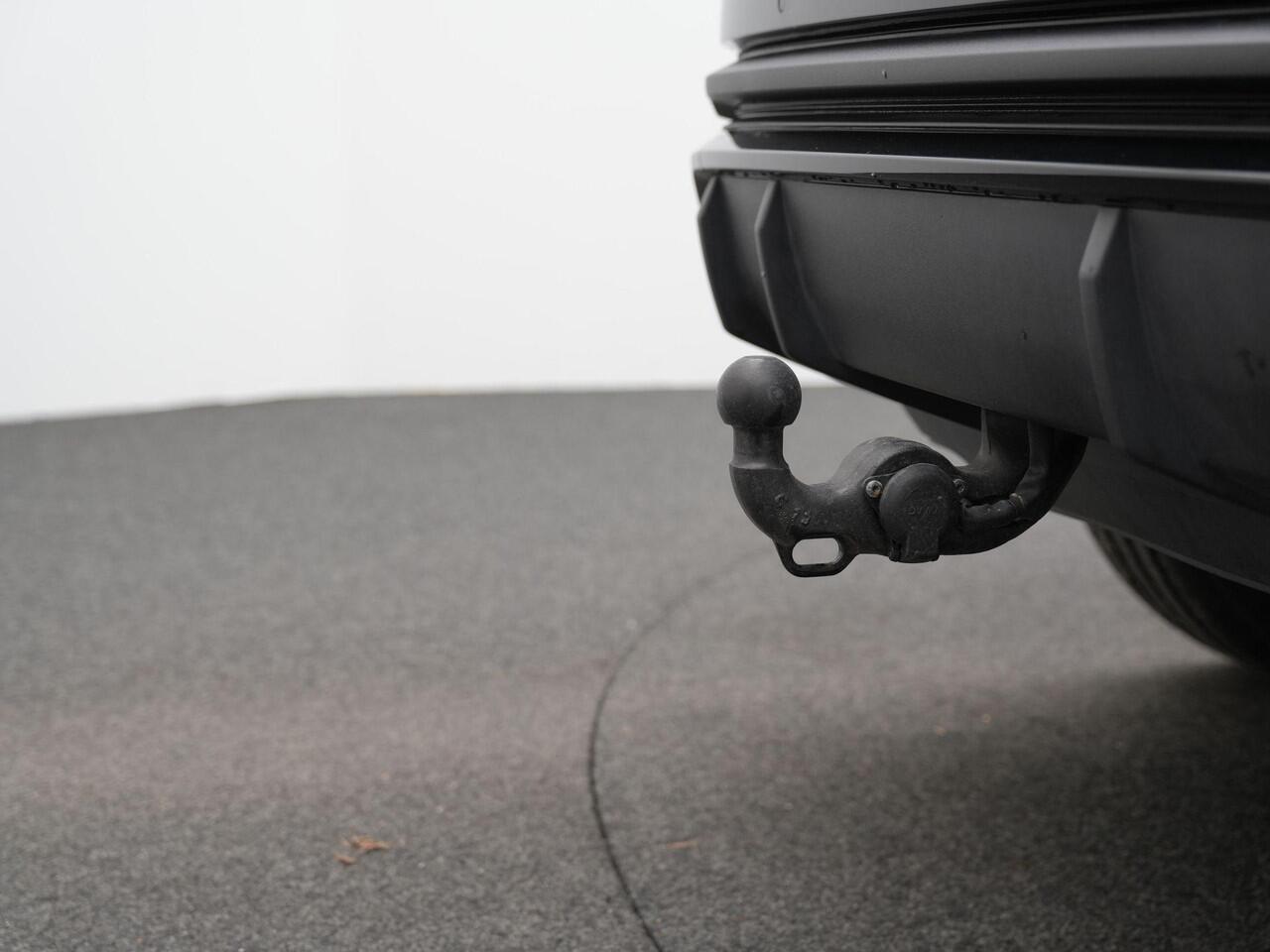 Audi Q3 Sportback 45 TFSI e 245 pk S-tronic S-Line | Panoramadak | Trekhaak | 360 camera | Navigatie | Stoelverwarming