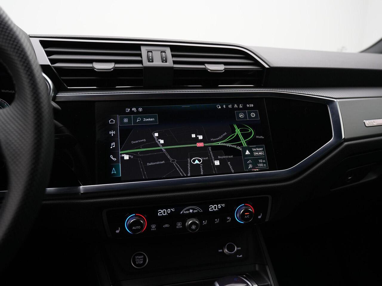 Audi Q3 Sportback 45 TFSI e 245 pk S-tronic S-Line | Panoramadak | Trekhaak | 360 camera | Navigatie | Stoelverwarming