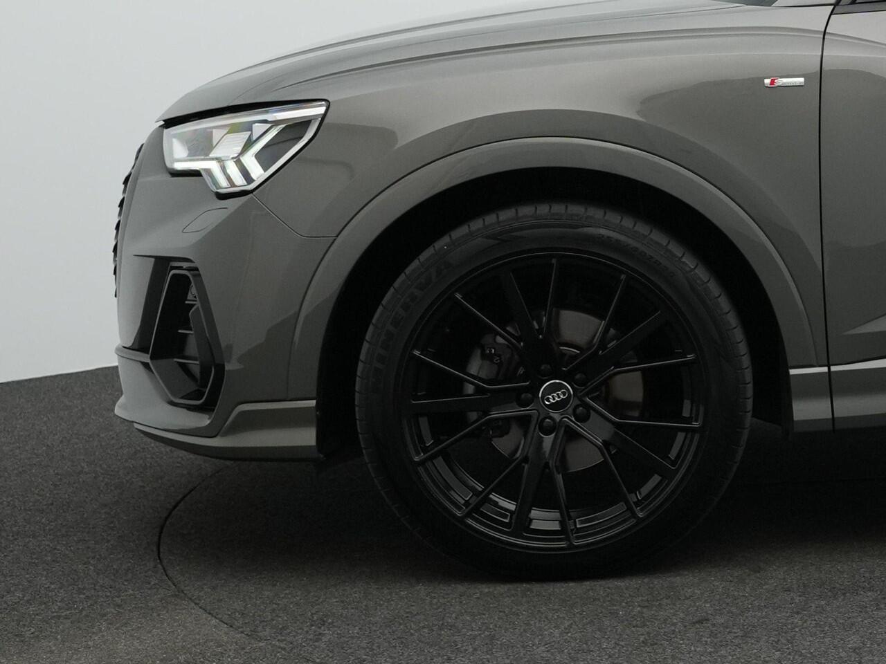 Audi Q3 Sportback 35 TFSI 150 pk S-tronic S-Line | Matrix LED | Achteruitrijcamera | Stoelverwarming | Navigatie