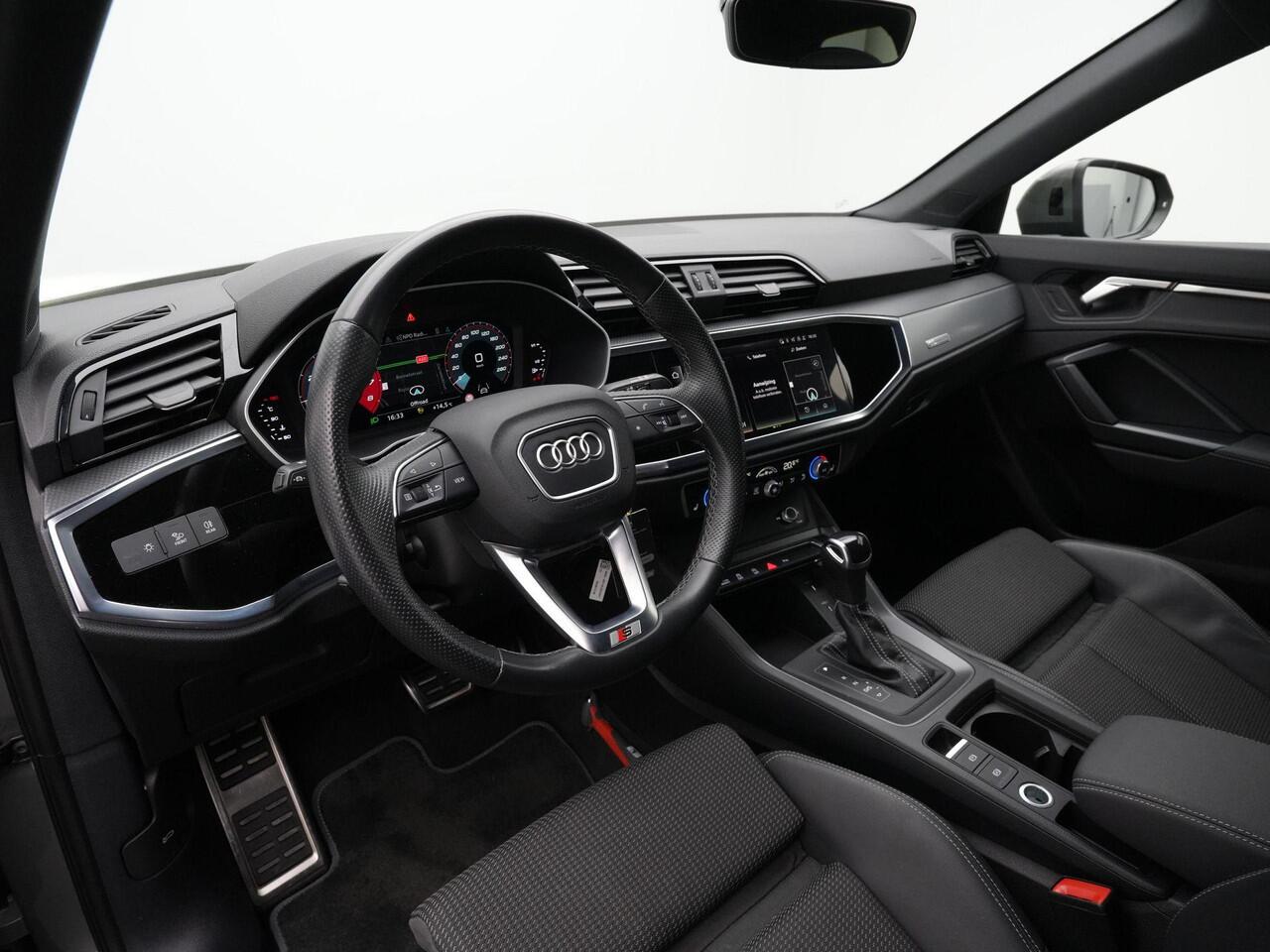 Audi Q3 Sportback 35 TFSI 150 pk S-tronic S-Line | Matrix LED | Achteruitrijcamera | Stoelverwarming | Navigatie