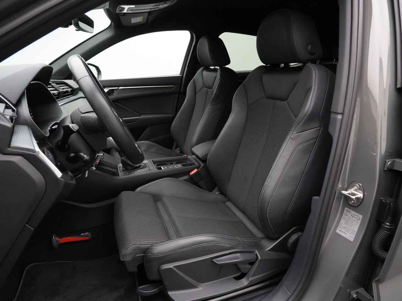 Audi Q3 Sportback 35 TFSI 150 pk S-tronic S-Line | Matrix LED | Achteruitrijcamera | Stoelverwarming | Navigatie