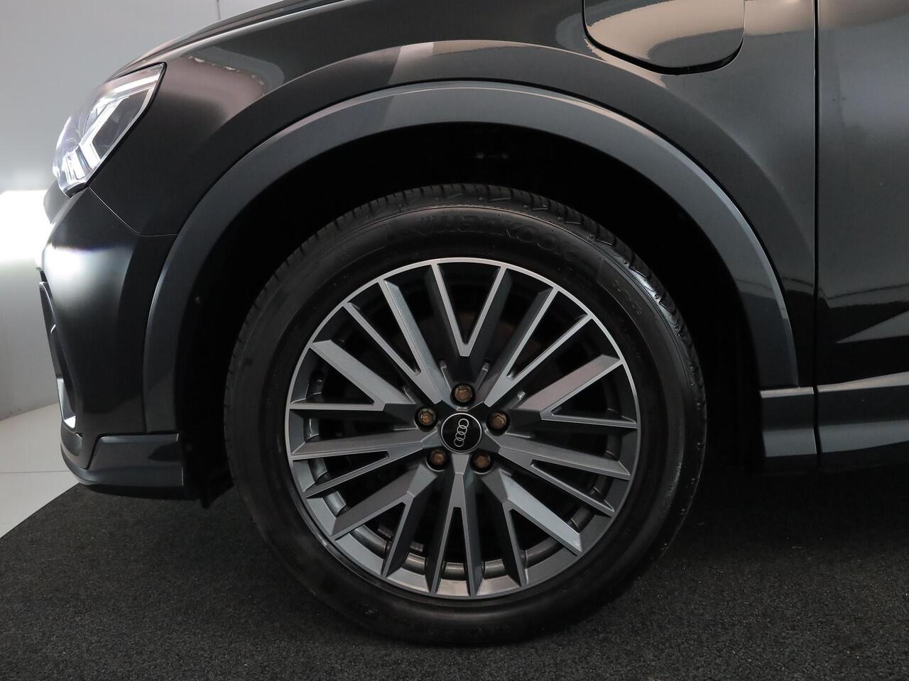 Audi Q3 Sportback 45 TFSI e S Edition 245 pk S-tronic | Navigatie | Trekhaak (wegklapbaar) | Parkeersensoren | Achteruitrijcamera | Stoelverwarming | S-Line |