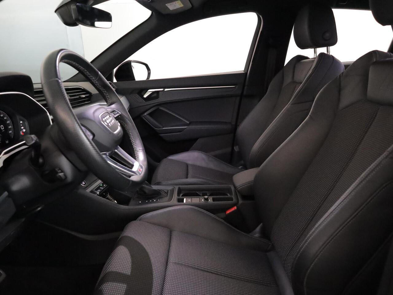 Audi Q3 Sportback 45 TFSI e S Edition 245 pk S-tronic | Navigatie | Trekhaak (wegklapbaar) | Parkeersensoren | Achteruitrijcamera | Stoelverwarming | S-Line |