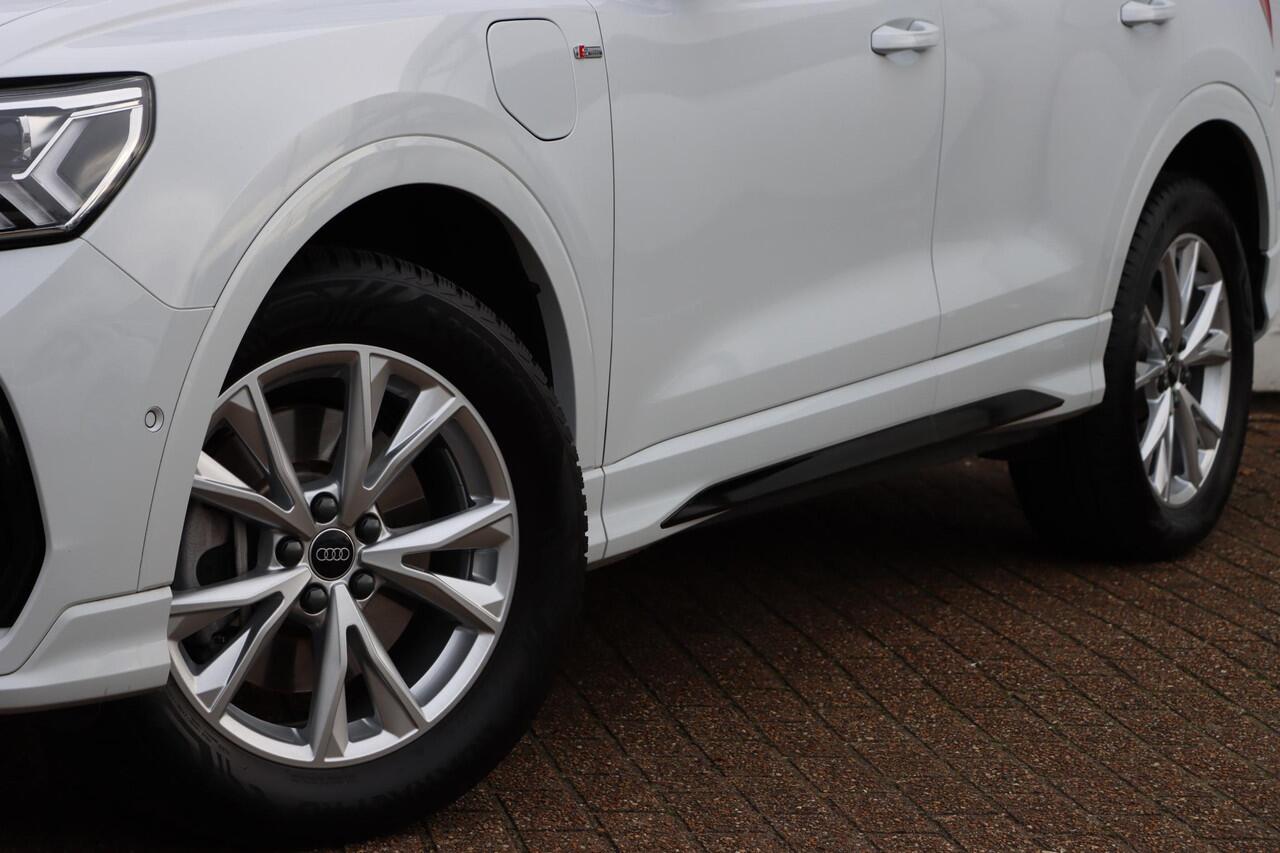 Audi Q3 45 TFSI e S edition 245pk S-Tronic | Camera | Parkassist | Carplay | Elektrische achterklep